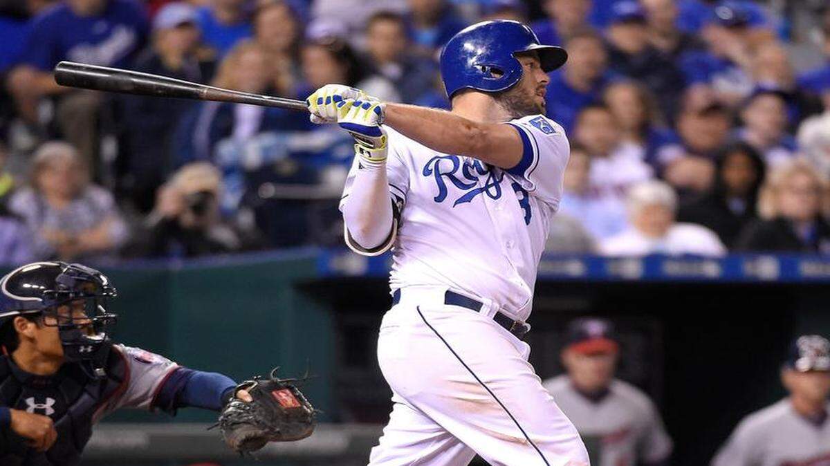 
Royals third baseman Mike Moustakas hit an RBI single that scored Paulo Orlando in the eighth inning of Tuesday’s game at Kauffman Stadium.
