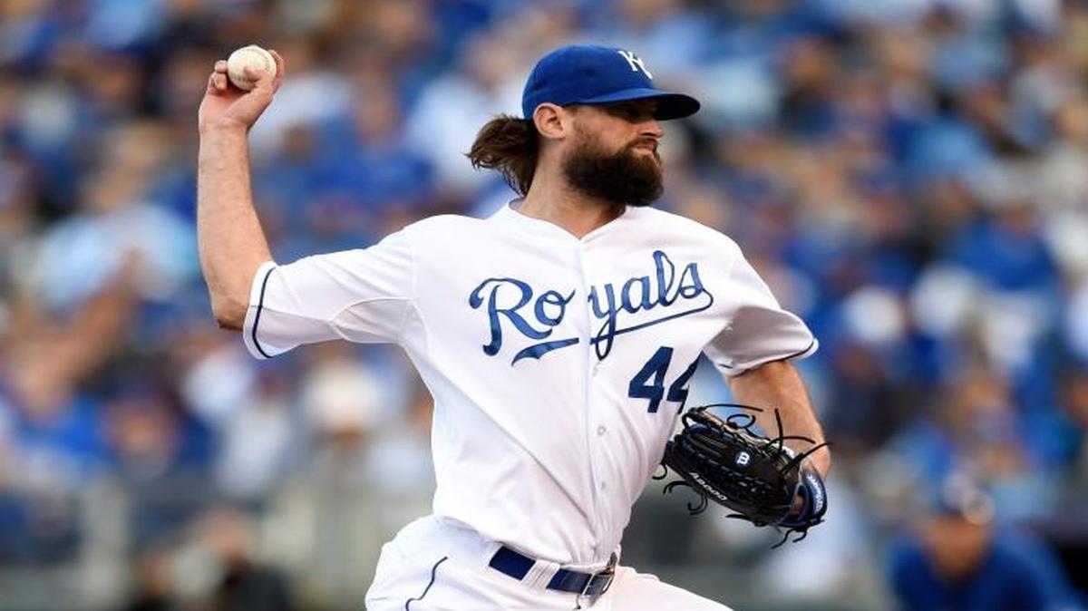 
Kansas City Royals relief pitcher Luke Hochevar threw in the sixth inning of Game 2 of the ALCS.
