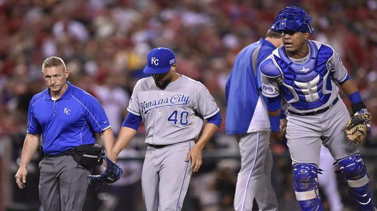 
Kansas City Royals relief pitcher Kelvin Herrera (center) left Game 1 in the seventh inning after just a few pitches Thursday, accompanied by a trainer. An MRI showed no major damage to Herrera’s forearm, just a slight flexor strain.

