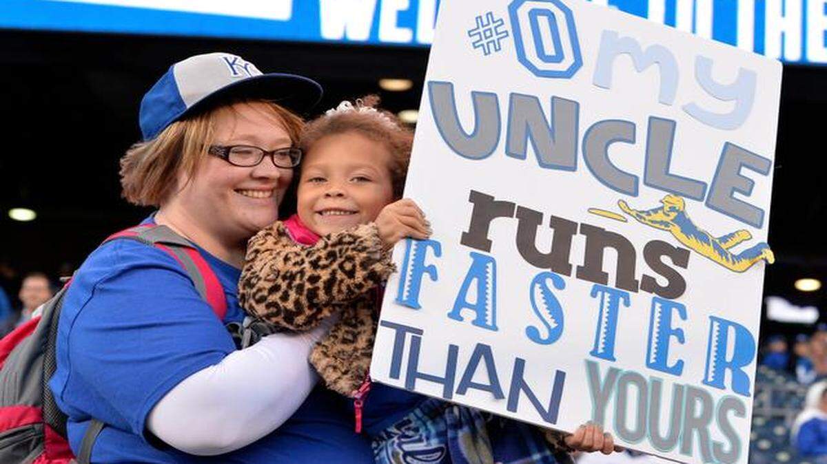 
Amber Gore of Warrensburg held her daughter Claire Gore, 5, and a sign bragging about her uncle, Royals speedster Terrance Gore.
