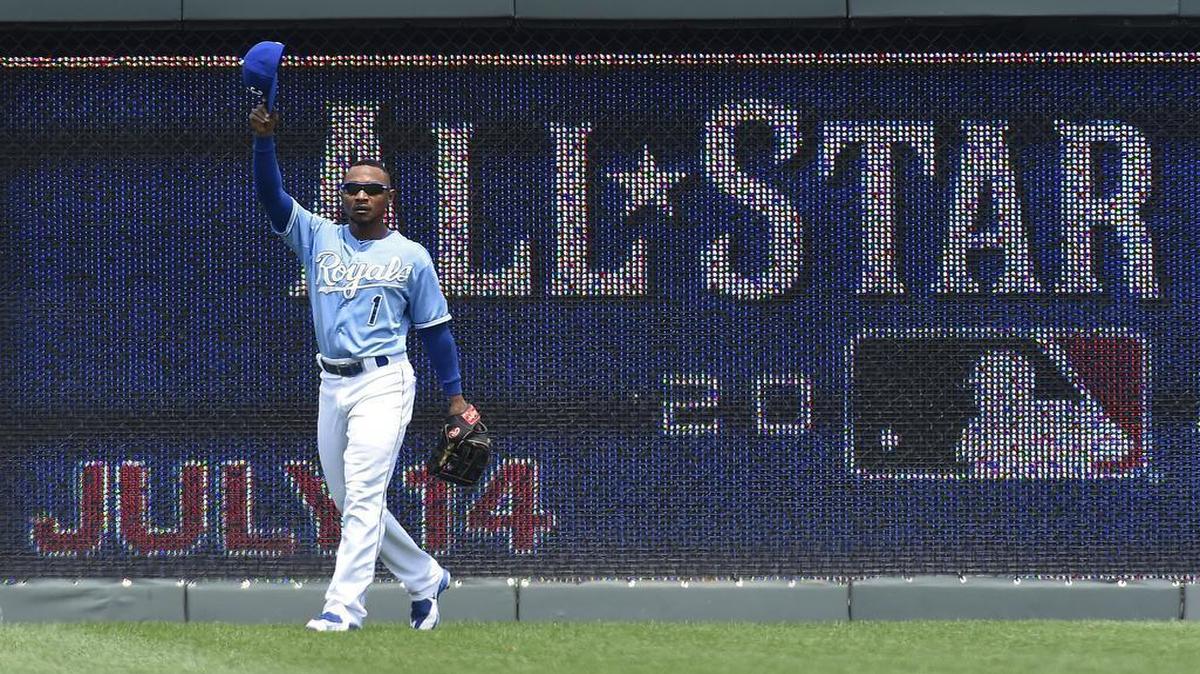 
Royals left fielder Jarrod Dyson tipped his hat to the cheers of the crowd after catching a fly ball hit by Tampa Bay Rays' Grady Sizemore and doubling up John Jaso at first in the first inning Thursday at Kauffman Stadium.
