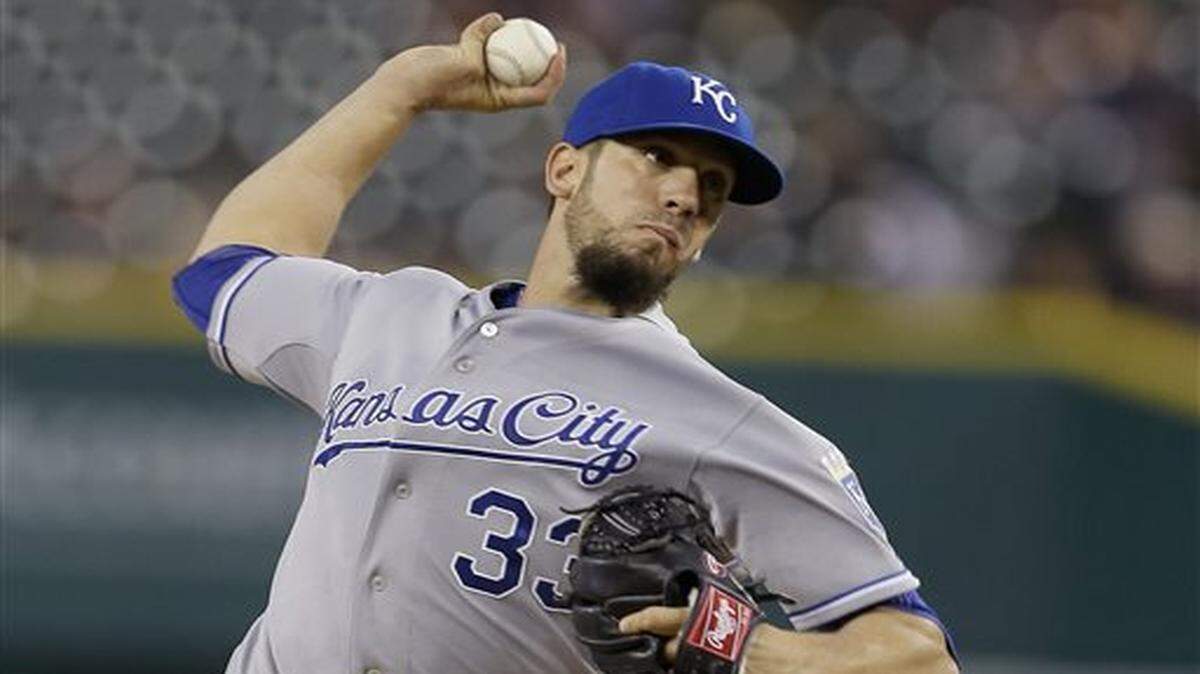 
Kansas City Royals starting pitcher James Shields throws during the first inning of a baseball game against the Detroit Tigers in Detroit, Wednesday, Sept. 10, 2014. (AP Photo/Carlos Osorio)
