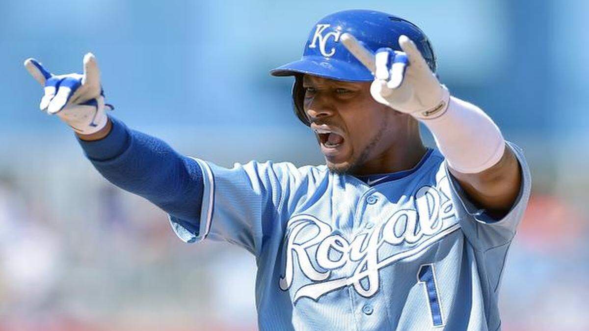
The Royals’ Jarrod Dyson celebrated his RBI single that was part of the Royals’ five-run seventh inning on Thursday.
