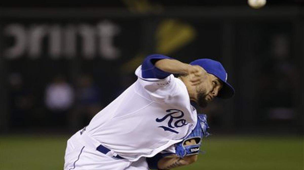 
Kansas City Royals Kelvin Herrera pitches during the sixth inning after relieving Yordano Ventura in Game 2 of baseball's World Series against the San Francisco Giants on Wednesday.
