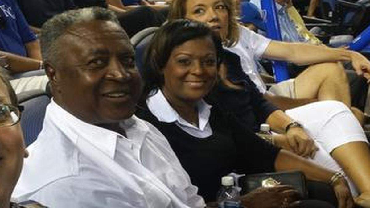 
Frank White (second from left) returned to Kauffman Stadium on Friday night with his wife, Teresa (at right).
