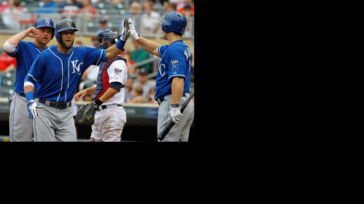 
Teammates Billy Butler (left) and Josh Willingham (right) congratulated the Royals’ Alex Gordon after Gordon hit a two-run home run off Minnesota reliever Caleb Thielbar in the fifth inning against the Twins on Sunday in Minneapolis. The Royals went on to win the game 12-6.
