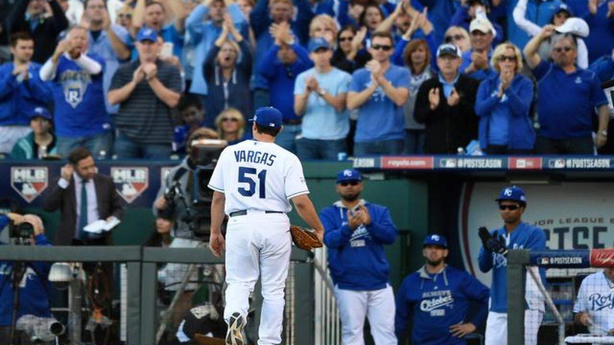 
Royals starting pitcher Jason Vargas received a standing ovation from fans after being pulled in the sixth inning against the Baltimore Orioles on Wednesday at Kauffman Stadium.
