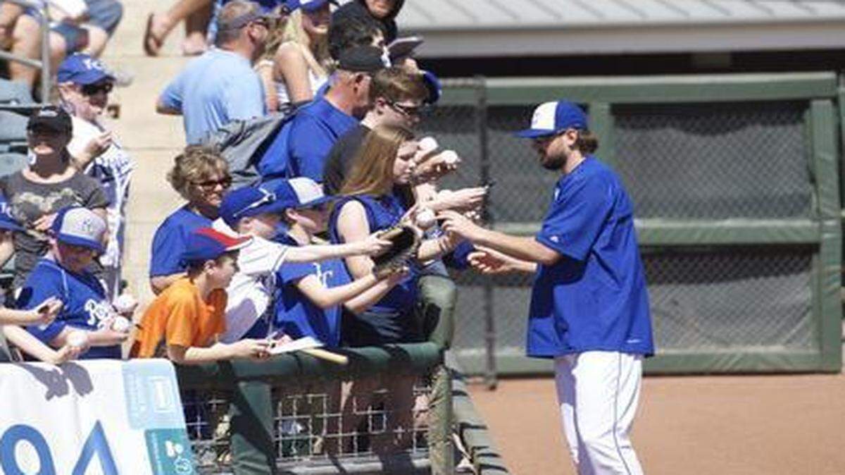
Kansas City Royals relief pitcher Luke Hochevar (44) stops to sign autographs for fan before the start of the Kansas City Royals’ spring game vs. the Chicago White Sox on Tuesday.
