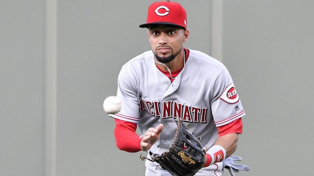 The Kansas City Royals are pursuing free agent outfielder Billy Hamilton, formerly of the Reds.