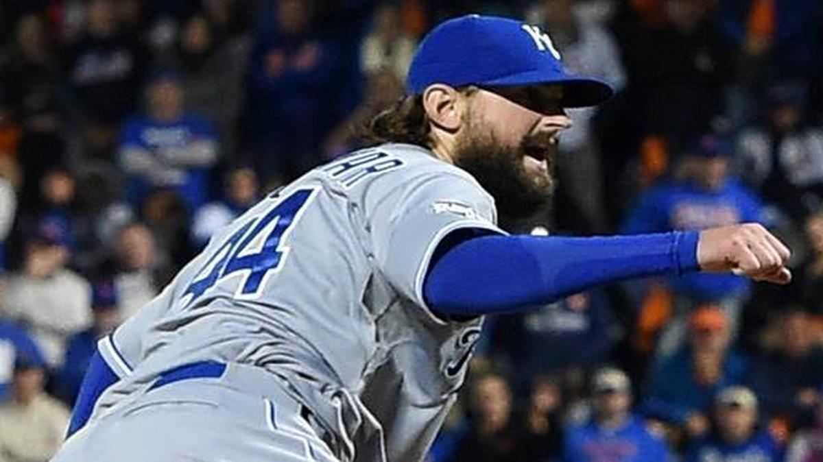 Kansas City Royals relief pitcher Luke Hochevar (44) pitches in the bottom of the 10th inning during Sunday's World Series baseball game on November 1, 2015 at Citi Field in Queens, N.Y.