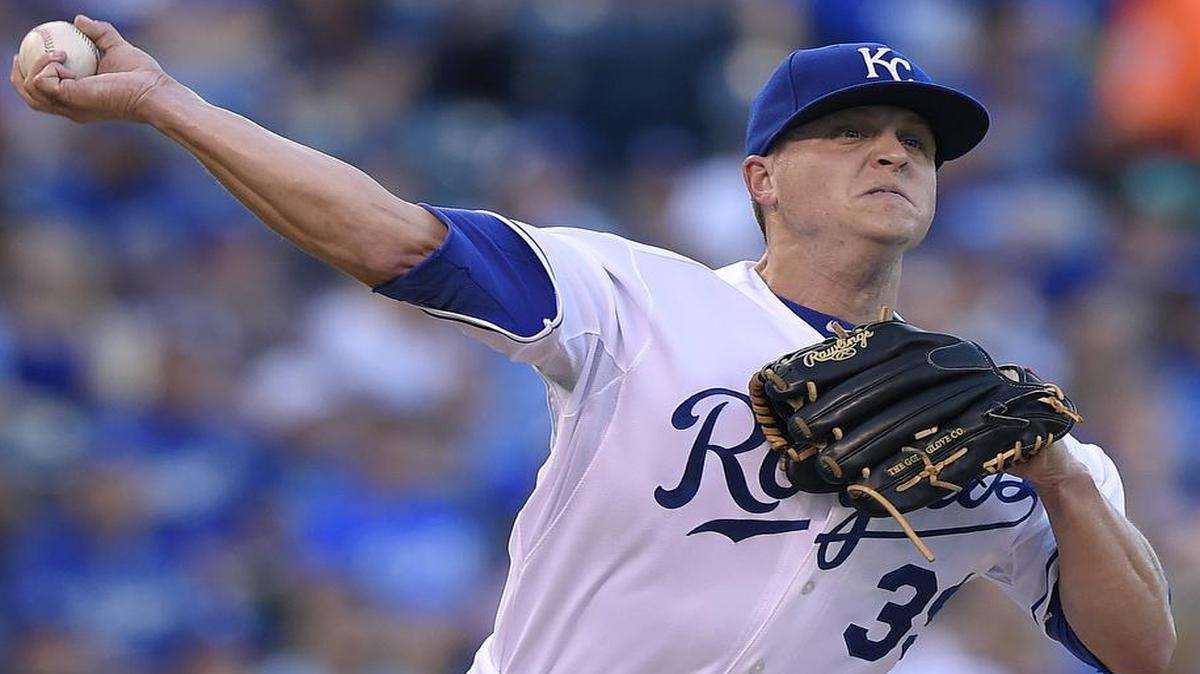 
Kansas City Royals relief pitcher Kris Medlen (39) chases Chicago White Sox's Adam Eaton (1) back to first in the first inning during Friday's baseball game on September 4, 2015 at Kauffman Stadium in Kansas City, Mo.
