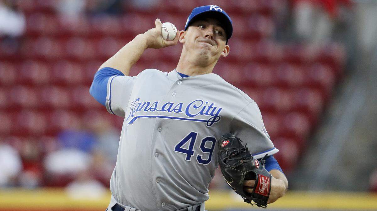 Kansas City Royals starting pitcher Heath Fillmyer throws during the first inning of the team’s baseball game against the Cincinnati Reds, Wednesday, Sept. 26, 2018, in Cincinnati. (AP Photo/John Minchillo)