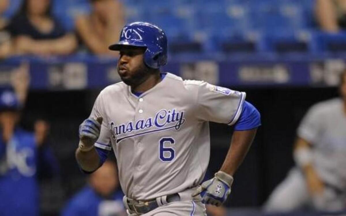 Kansas City Royals center fielder Lorenzo Cain scored after a fielding error by Tampa Bay Rays center fielder Kevin Kiermaier during the third inning of Monday’s game.