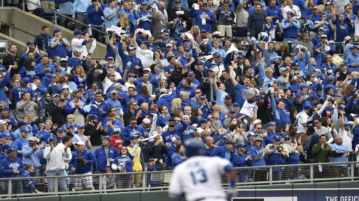 Fans cheered as Kansas City Royals catcher Salvador Perez rounded the bases after hitting a solo homer in the ALDS at Kauffman Stadium.