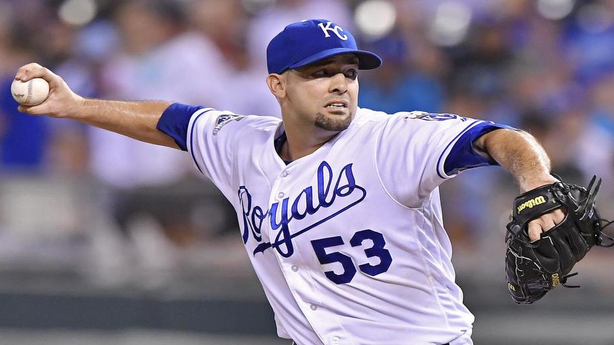 Royals pitcher Dillon Gee