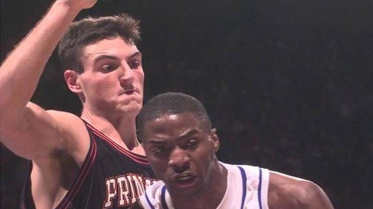 Kansas’ Nick Bradford looked to get to the hoop against Princeton’s Chris Young in a Dec. 22, 1999, game at Allen Fieldhouse in Lawrence. KU won 82-67.