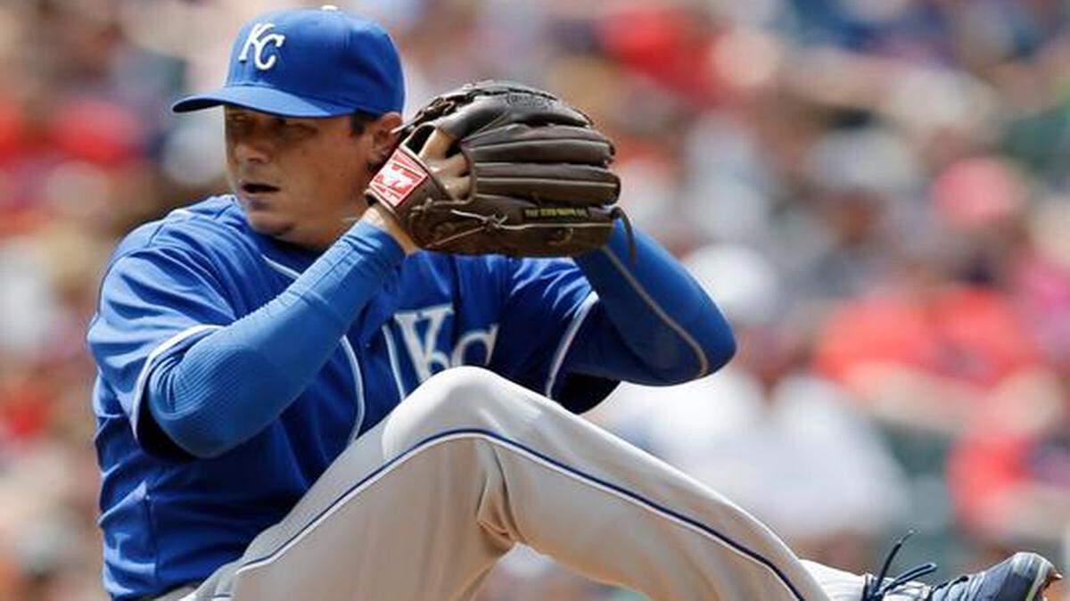 
Scott Downs, a 38-year-old veteran who last pitched for the Chicago White Sox, joined the Royals on Sunday as a situational left-hander for manager Ned Yost. He pitched a scoreless eighth inning in his debut with the Royals, a 4-1 loss to the Cleveland Indians.
