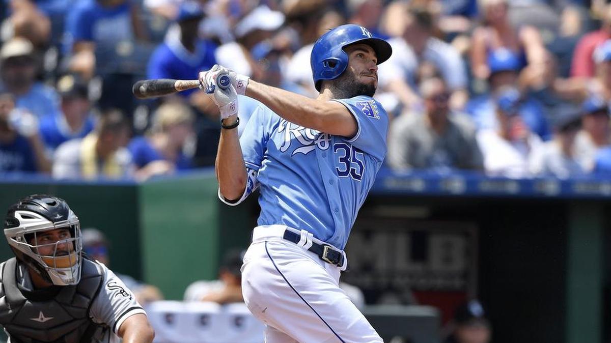 Eric Hosmer hat a slugging percentage of .498 in 2017.