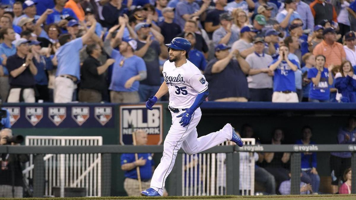 
Eric Hosmer rounded the bases after his two-run home run in the third inning of the Royals’ 8-1 win over the Tigers on Thursday night at Kauffman Stadium.
