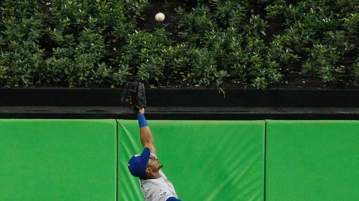 Royals center fielder Jarrod Dyson climbed the wall and robbed the Marlins’ Christian Yelich of a home run in the bottom of the first inning in Miami on Thursday night.