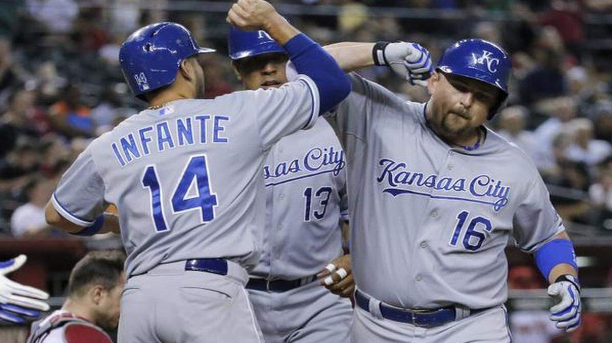 
The Royals’ Billy Butler (right) greeted teammates Omar Infante and Salvador Perez after hitting a three-run home run during the fifth inning of Tuesday’s game.
