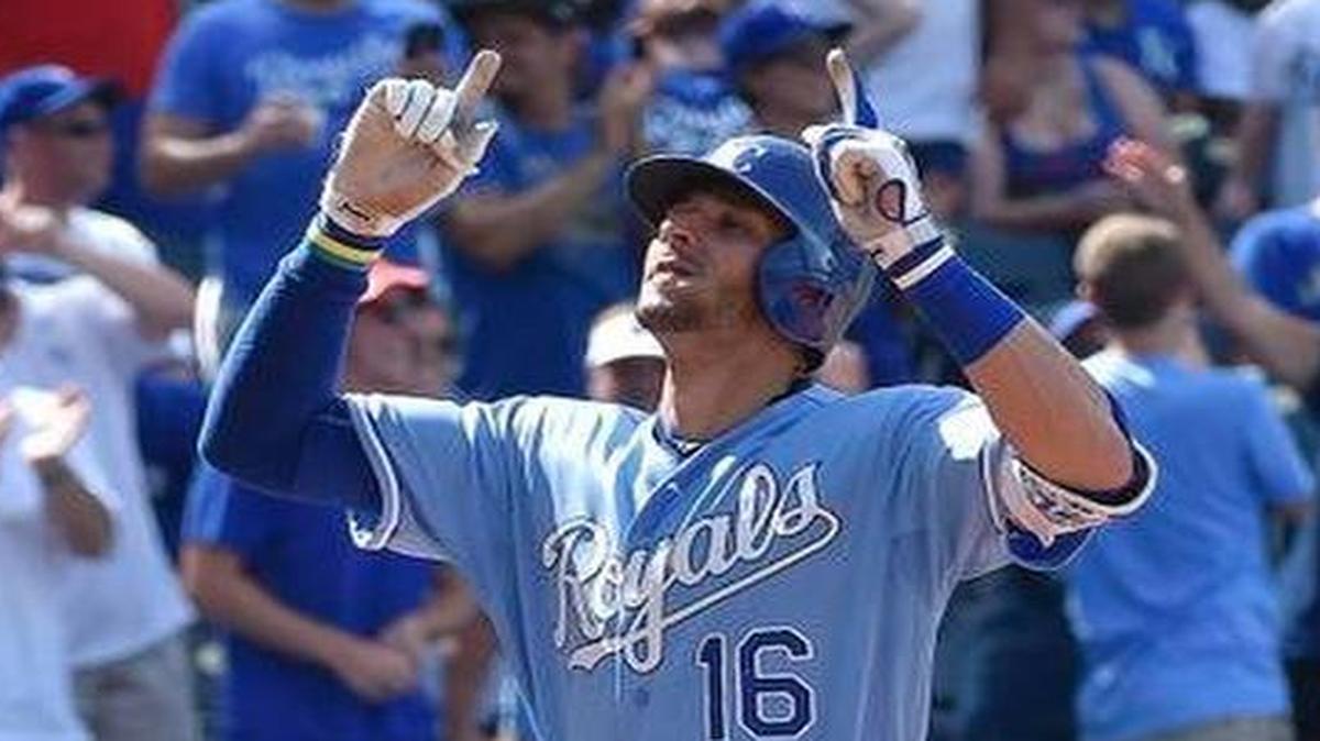 
Paulo Orlando hit the tie breaking home run to give the Royals an 11-10 win over the Blue Jays. 
