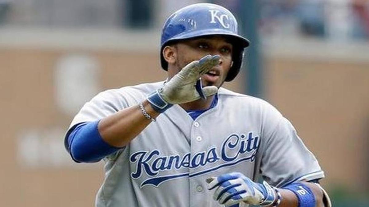 
The Royals' Alcides Escobar rounds third base after his leadoff solo homer during the first inning of Saturday’s baseball game against the Tigers in Detroit.

