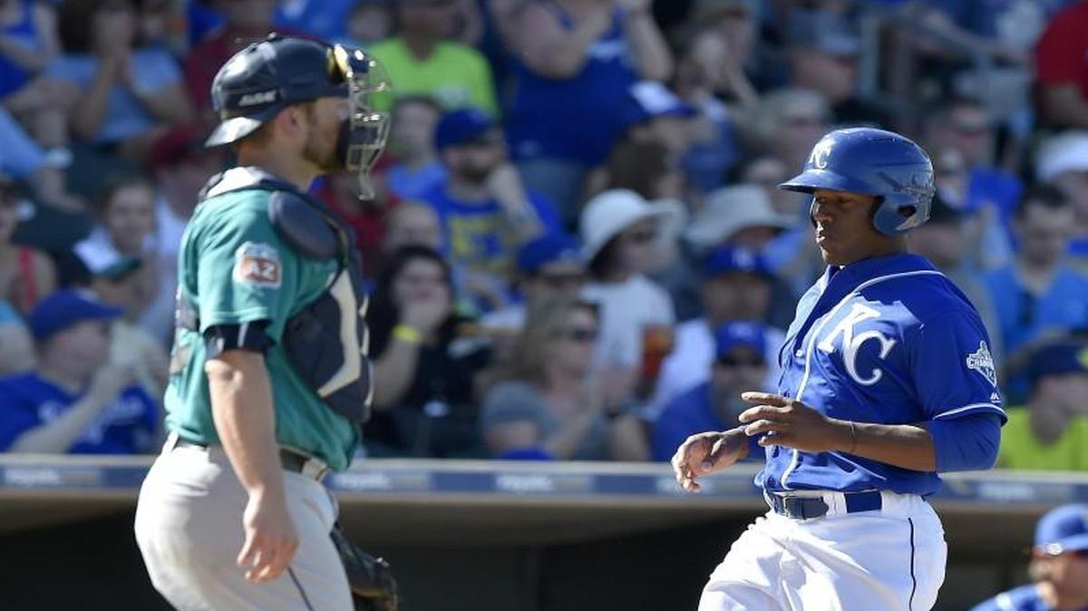 Elier Hernandez scored during a spring-training game in 2016.