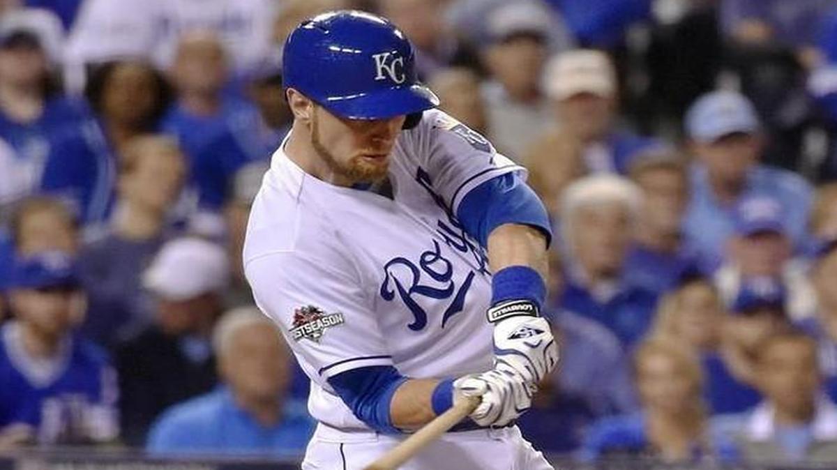 Royals second baseman Ben Zobrist hits a solo homer in the first inning.