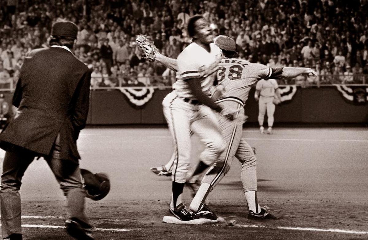 With umpire Don Denkinger (left) watching, the Cardinals’ Todd Worrell stretched and caught the ball right before Jorge Orta’s foot touched first base in Game 6 of the 1985 World Series. The blown call helped the Royals win and forced a Game 7, in which they defeated the Cardinals and became world champions for the first time.