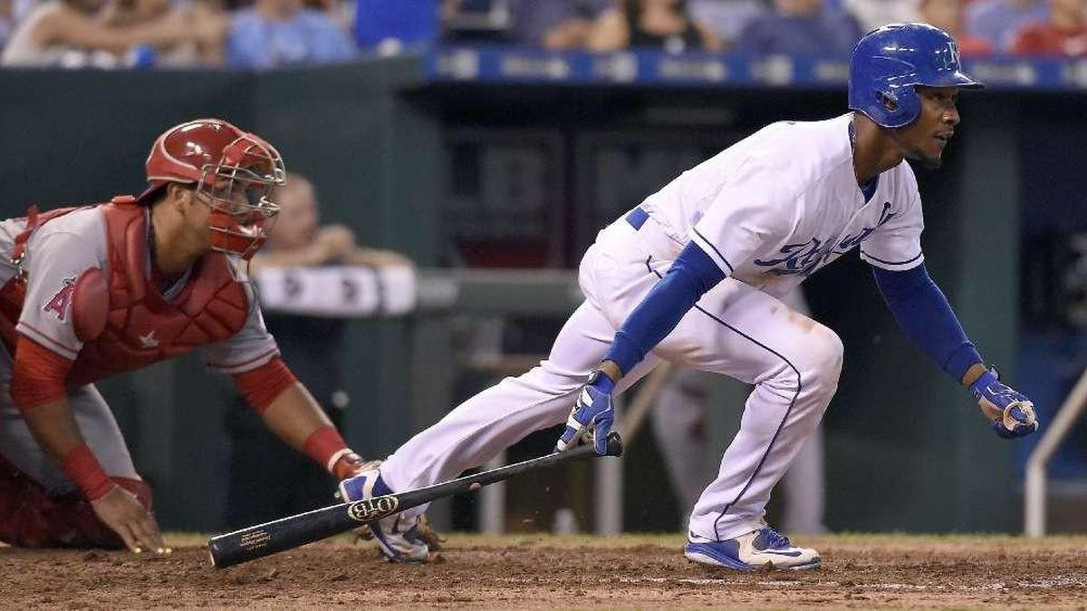 The Royals’ Jarrod Dyson (left) and Paulo Orlando are likely to be platooned in right field this season.