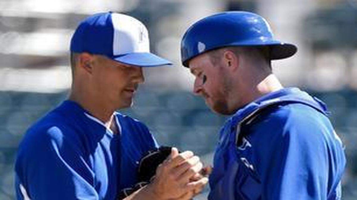 
Royals starter Jeremy Guthrie (11) conferred with catcher Erik Kratz after giving up a run in the first inning against the Chicago White Sox on Tuesday in Surprise, Ariz. Chicago second baseman Micah Johnson had four hits against four Royals pitchers, including a double off Guthrie in the first, as Chicago beat Kansas City 6-2, the Royals’ first loss in Cactus League play.
