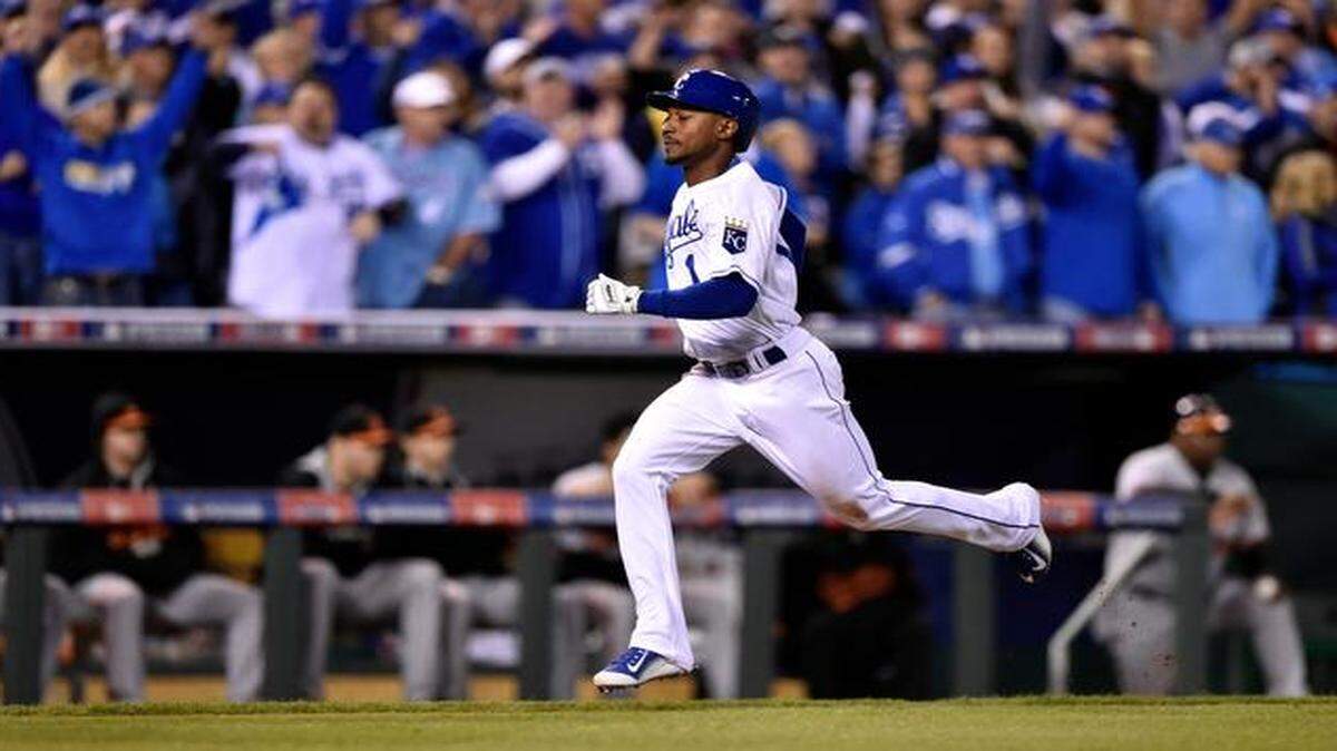 
Royals center fielder Jarrod Dyson scored the decisive run on ann RBI sacrifice fly by designated hitter Billy Butler in the sixth inning as the Royals beat the Baltimore Orioles 2-1 in game three of the American League Championship Series on Tuesday night at Kauffman Stadium. The Royals can clinch a World Series berth with a win Wednesday in game four.
