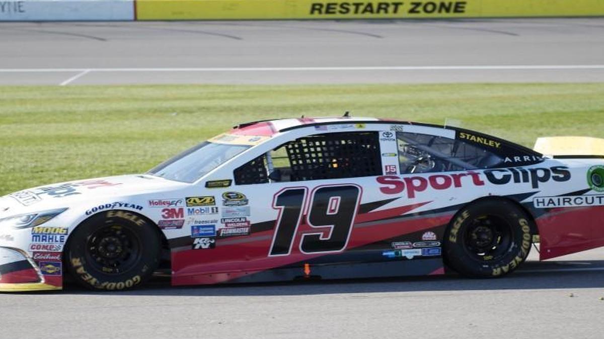 
Carl Edwards made his way to the pits in Sunday’s Hollywood Casino 400 at Kansas Speedway. Edwards finished eighth in the race.
