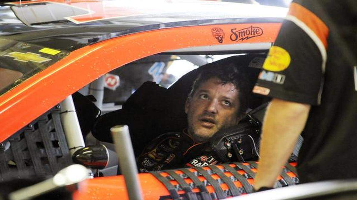 
Tony Stewart talked to a crew member during practice for the NASCAR Sprint Cup Series auto race at Atlanta Motor Speedway last month.
