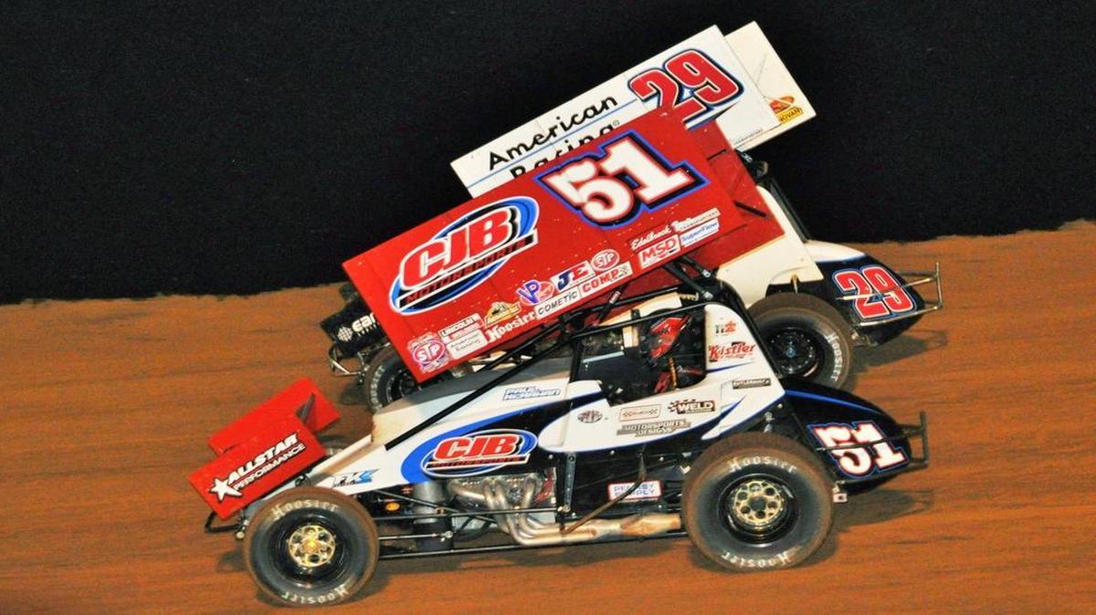 
Kerry Madsen (No. 29) and Paul McMahan (No. 51) finished first and second, respectively, in last season’s World of Outlaws race at Lakeside.
