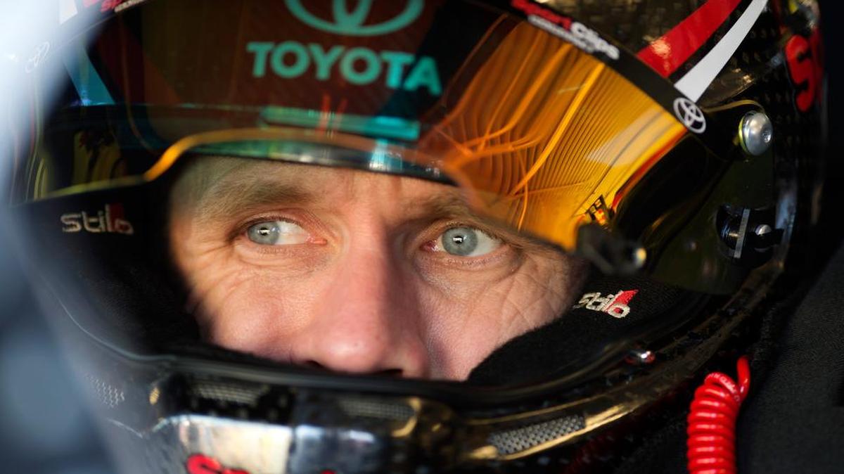
Carl Edwards’ focus is on a Sprint Cup title after getting off to a slow start this season.


