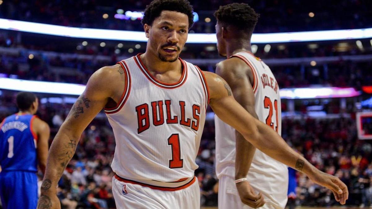 
An ex-girlfriend is accusing Chicago Bulls guard Derrick Rose of drugging her and gang-raping her with his friends two years ago. Rose denies the allegations.
