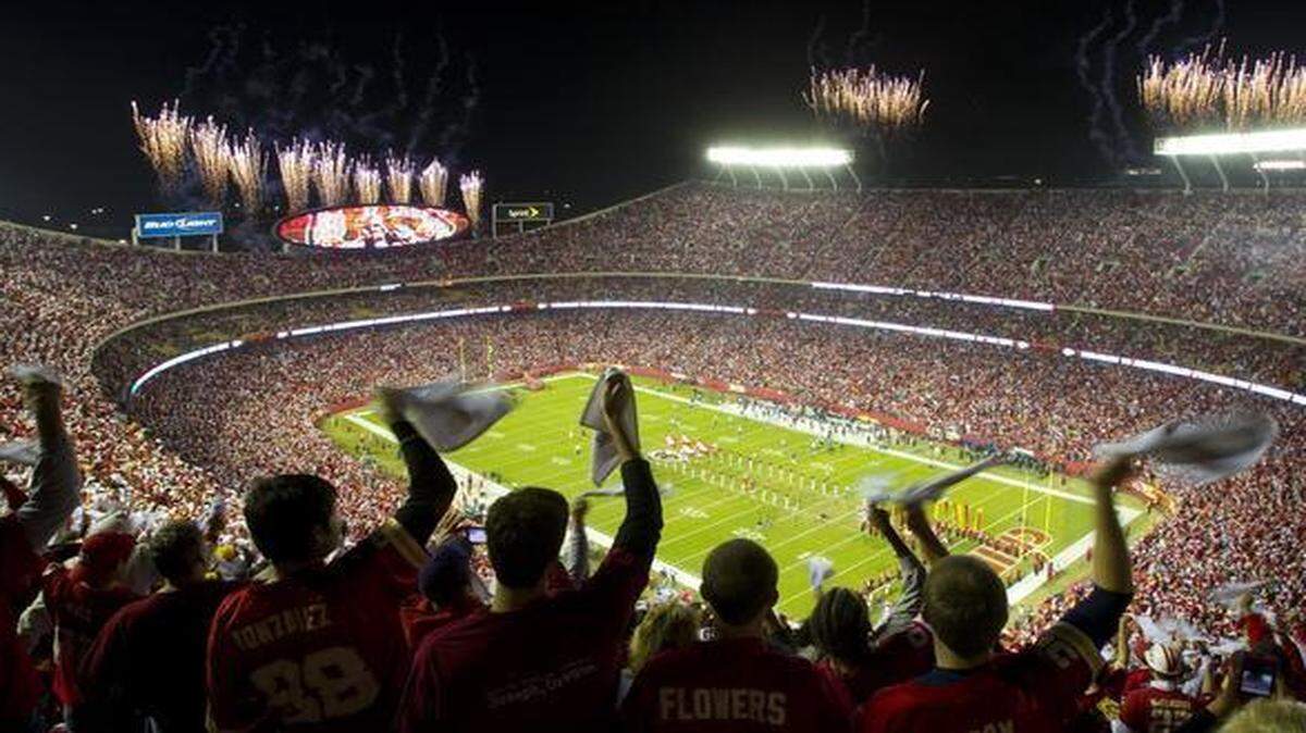 
Fans accustomed to cheering their beloved Chiefs at Arrowhead Stadium will find plenty to cheer about at Union Station’s upcoming summer exhibit, “Gridiron Glory: The Best of the Pro Football Hall of Fame.” The show will be augmented by a 4,000-square-foot section dedicated to the Chiefs.
