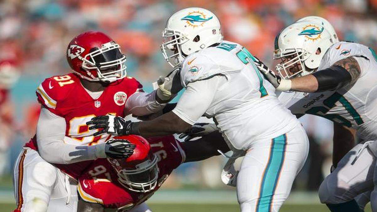 
Dolphins left tackle Branden Albert got to face off against former teammate Tamba Hali when Miami played the Chiefs earlier this season. Albert is now out for the year with a knee injury.


