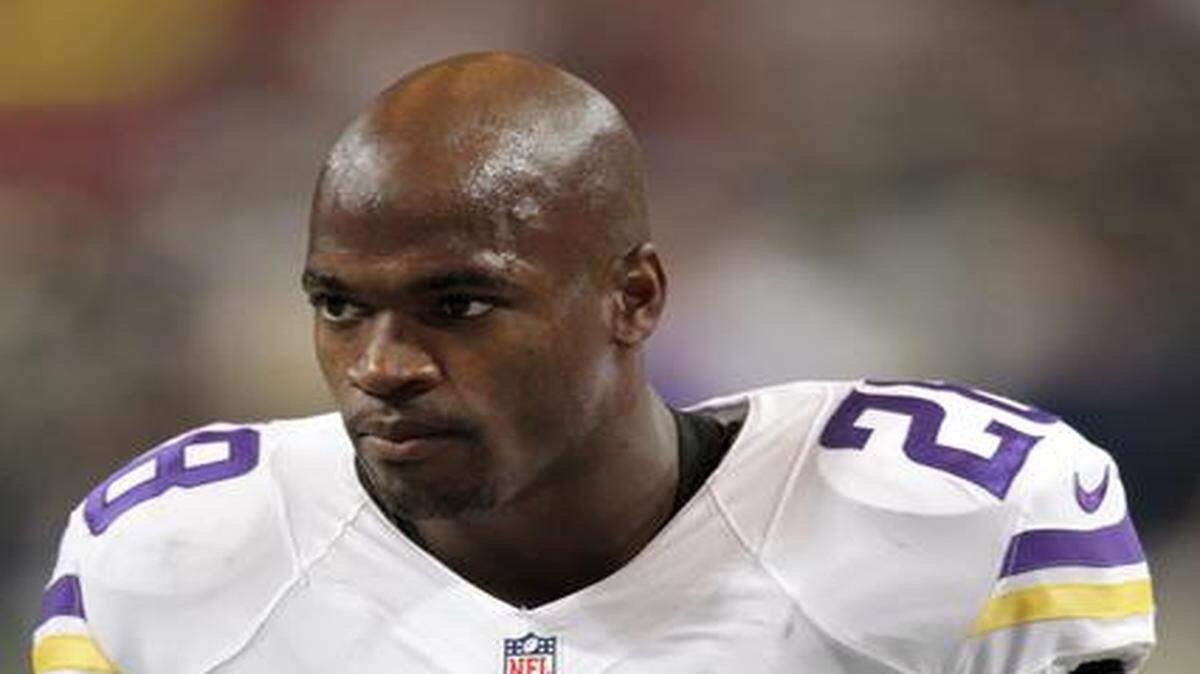 
Minnesota Vikings running back Adrian Peterson returned to the team Monday after being deactivated for last Sunday’s game against the New England Patriots.


