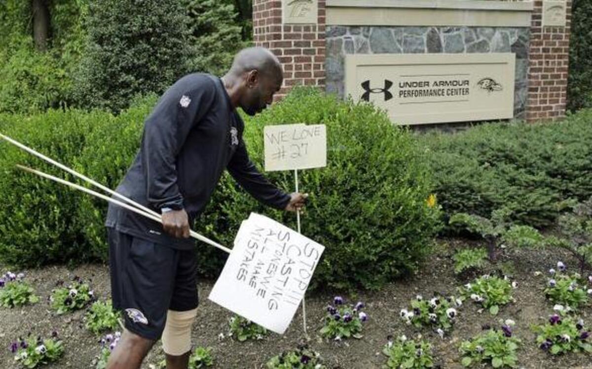 
Baltimore Ravens senior director of security Darren Sanders removes signs that were posted in support of former Ravens running back Ray Rice in front of the NFL football team's headquarters, in Owings Mills, Md. 

