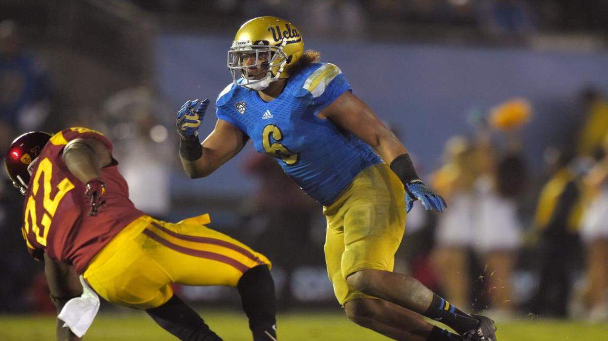 
UCLA linebacker Eric Kendricks (right) guarded Southern California running back Justin Davis on Nov. 22 in Pasadena, Calif. UCLA won 38-20.
