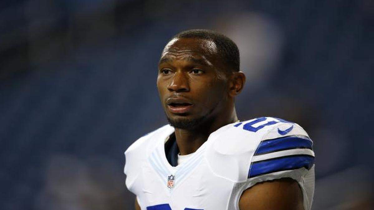 
Police in suburban Dallas say Dallas Cowboys running back Joseph Randle has been arrested after taking underwear and cologne from a mall department store without paying. Frisco Police Sgt. Brad Merritt says Randle is charged with Class B misdemeanor theft. He was detained Monday evening by store security before being arrested and booked into the Frisco city jail. Merritt says Randle posted bond early Tuesday.
