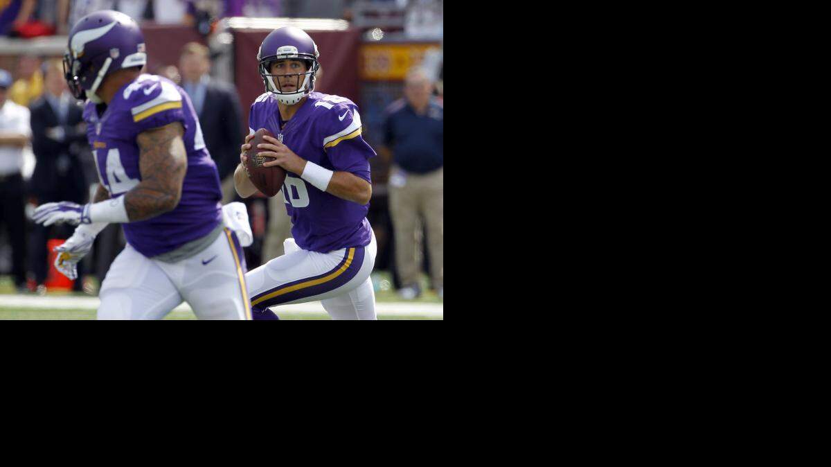 
Minnesota Vikings quarterback Matt Cassel (right) is out for the season with broken bones in his foot.


