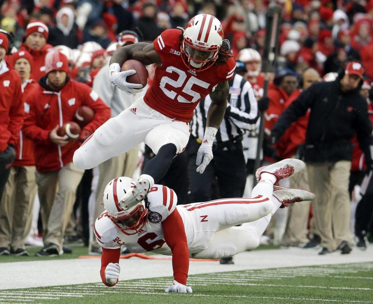 Wisconsin’s Melvin Gordon (25) broke away from Nebraska’s Corey Cooper for a 62-yard touchdown run last season.