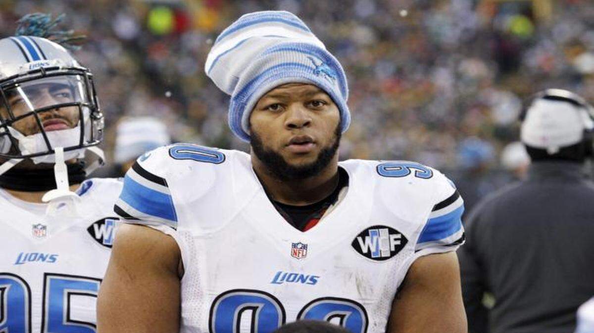 Although free agents can't officially be signed yet, Ndamukong Suh has a record deal with the Miami Dolphins. The NFL sent a memo to the 32 clubs reminding them not to reach agreement with or sign any of the 2015 free agents until Tuesday at 3 p.m. Central time.
