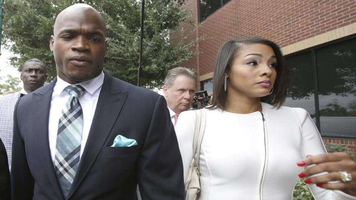 
Minnesota Vikings running back Adrian Peterson arrived at the courthouse with his wife, Ashley Brown Peterson, for an appearance Tuesday, Nov. 4, 2014, in Conroe, Texas. 



