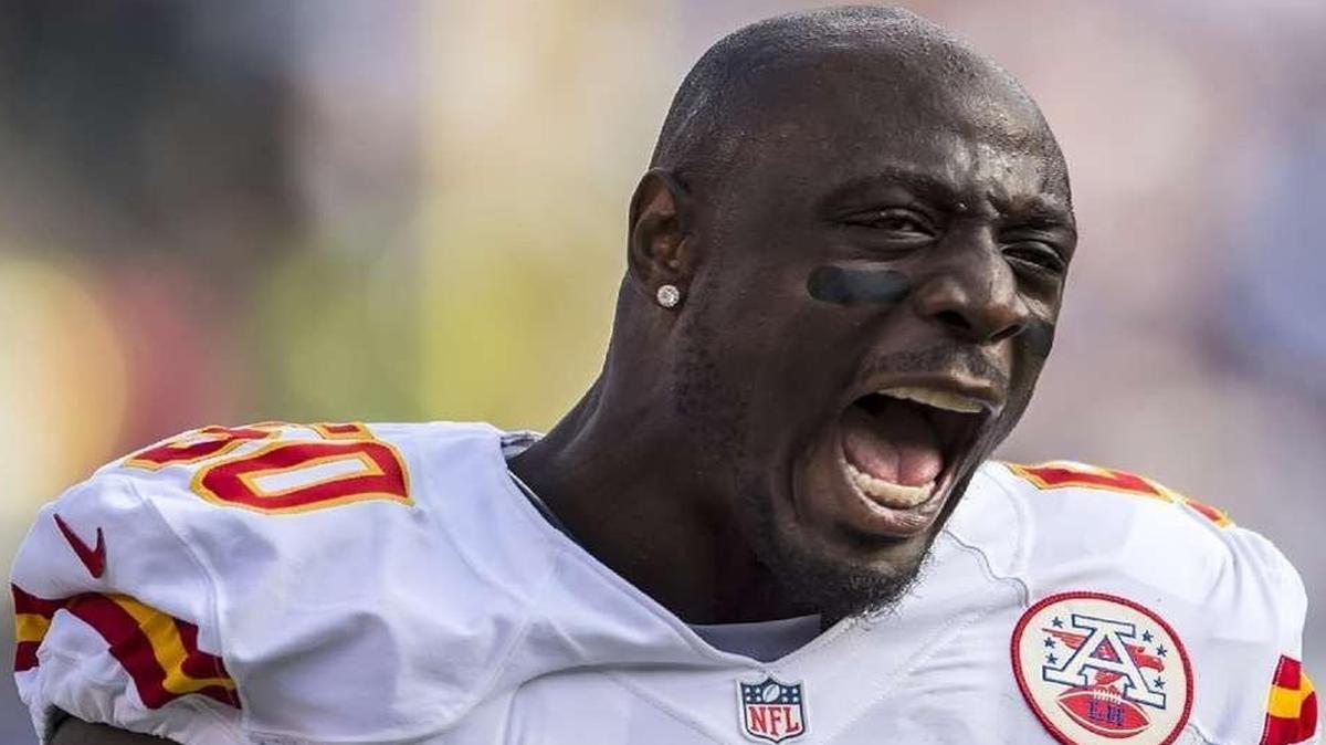 
Although the Chiefs have won only once in five games this season, the players have “got to stay positive, even on your dark days,” says linebacker Justin Houston. “Right now it’s real dark for us. But we’ve just got to stay focused and stay positive.”
