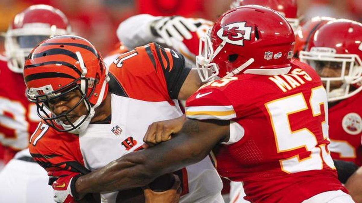 
Chiefs linebacker Joe Mays (right) sacks Cincinnati Bengals quarterback Jason Campbell in their preseason football game on Aug. 7 at Arrowhead Stadium.

